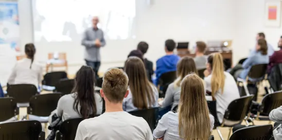 professor with emeritus status teaching at a university in the 6th federal district