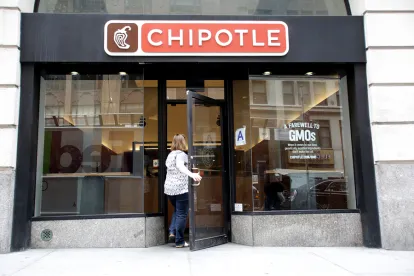 Chipotle, Minnesota, judge, "excessive", FLSA claim