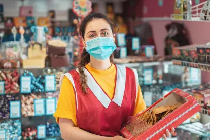 employee with mask; covid-19