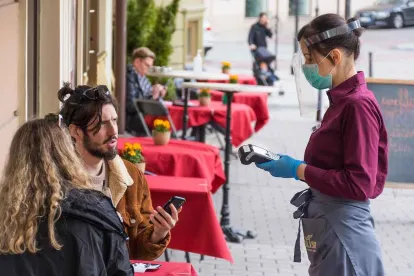COVID restaurant Waiter and Diners