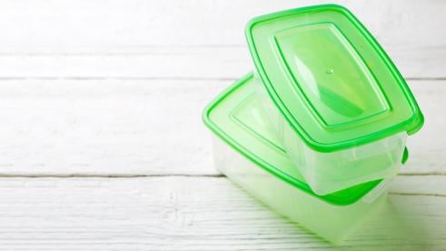pfa-filled plastic containers for environmental food