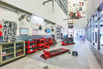 auto & vehicle service & parts shop needing supplies for Ford motors