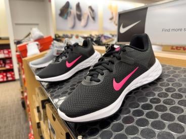 Novi nike hot sale