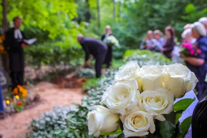 Illinois Governor Signs Law Expanding Bereavement Coverage
