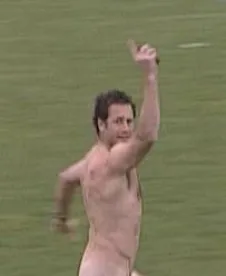 Streaker - he's naked
